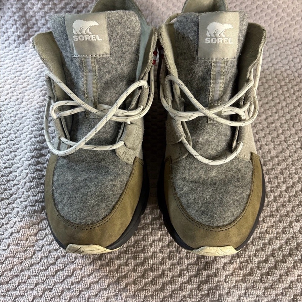 Sorel Women's Kinetic Caribou WP Boot, Grey/Tan Alpine Tundra, Size 9